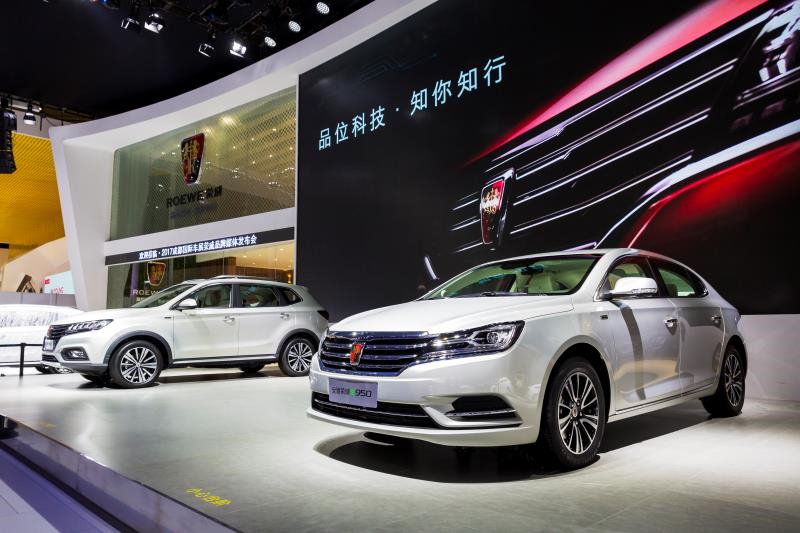 全新荣威950、荣威e950定义“高级轿车” 成都车展亮相售价16.88万起 互联网汽车上市一周年 系统升级带来颠覆式进化