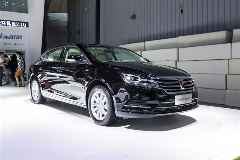 全新荣威950、荣威e950定义“高级轿车” 成都车展亮相售价16.88万起 互联网汽车上市一周年 系统升级带来颠覆式进化