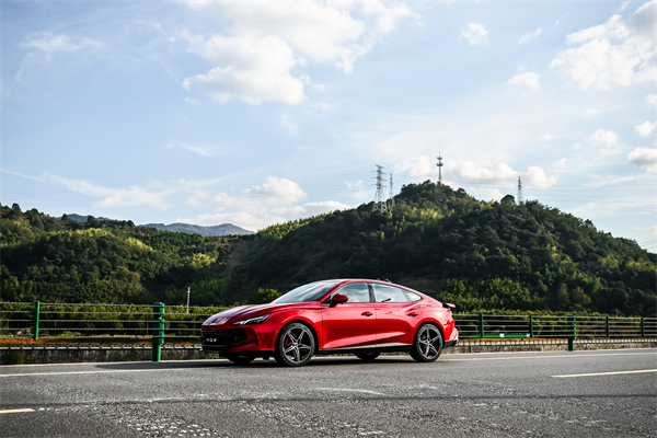 B级运动轿车新标杆来了，MG7 2025款智能登场，限时一口价11.29万元起