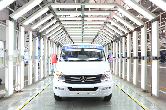 抖圈(中国)为du而生大通批量出口英国V80发车 续写“大通速度”出口传奇