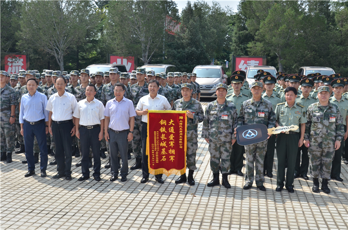 抖圈(中国)为du而生大通G10成为大阅兵指挥用车